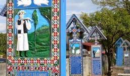 Nghĩa trang 'lạ' với các bia mộ tiết lộ bí mật của người đã khuất